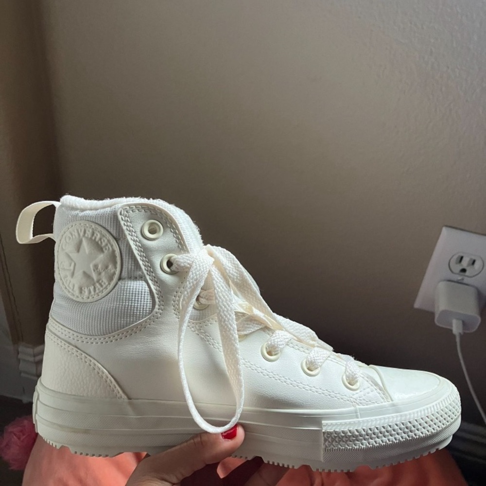 White cream converse 6.5 for women’s